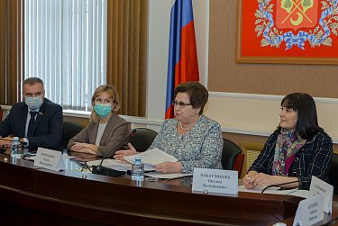 Выплаты приемным семьям увеличат